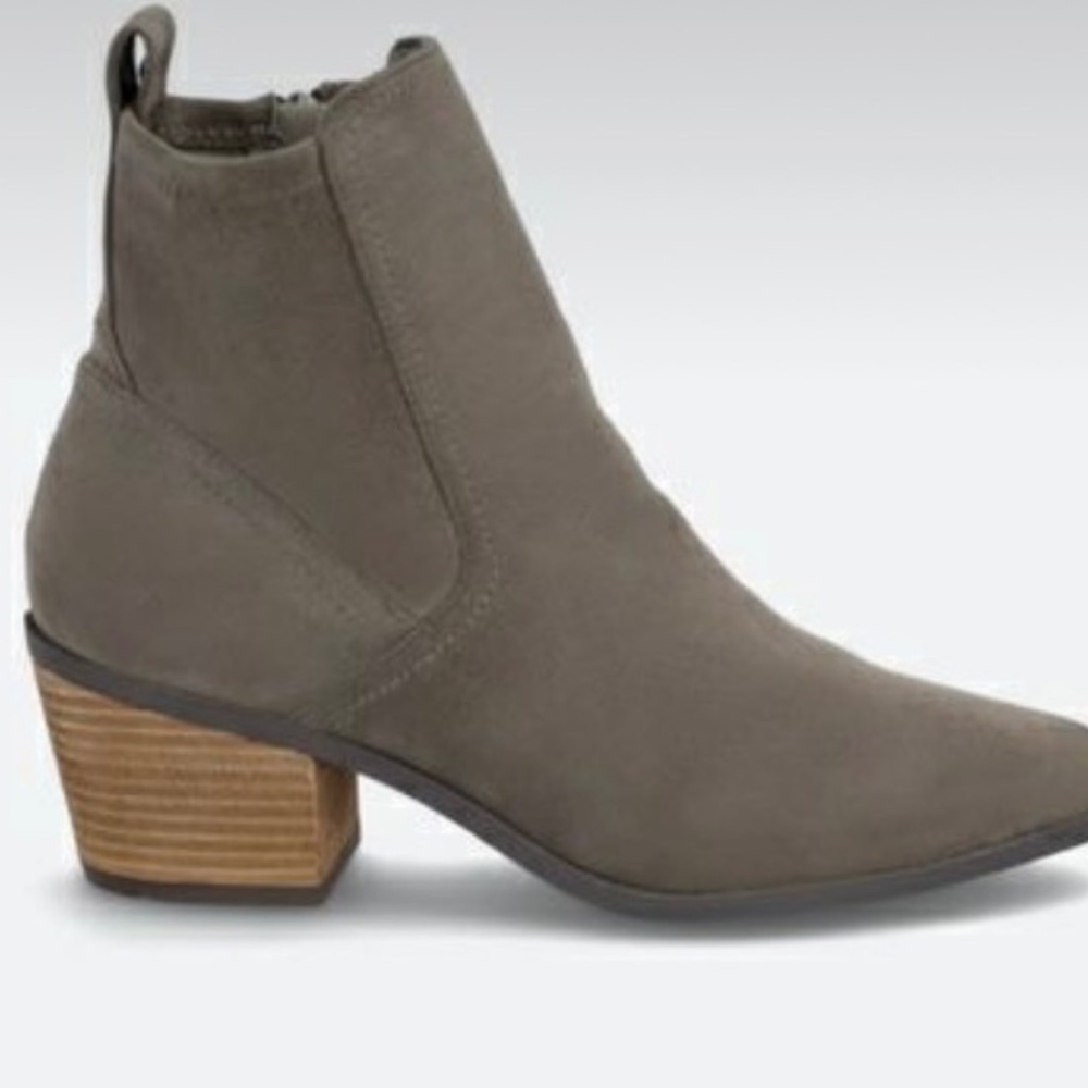 NWOT DV by Dolce Vita Oster western suede Bootie Size 6.5